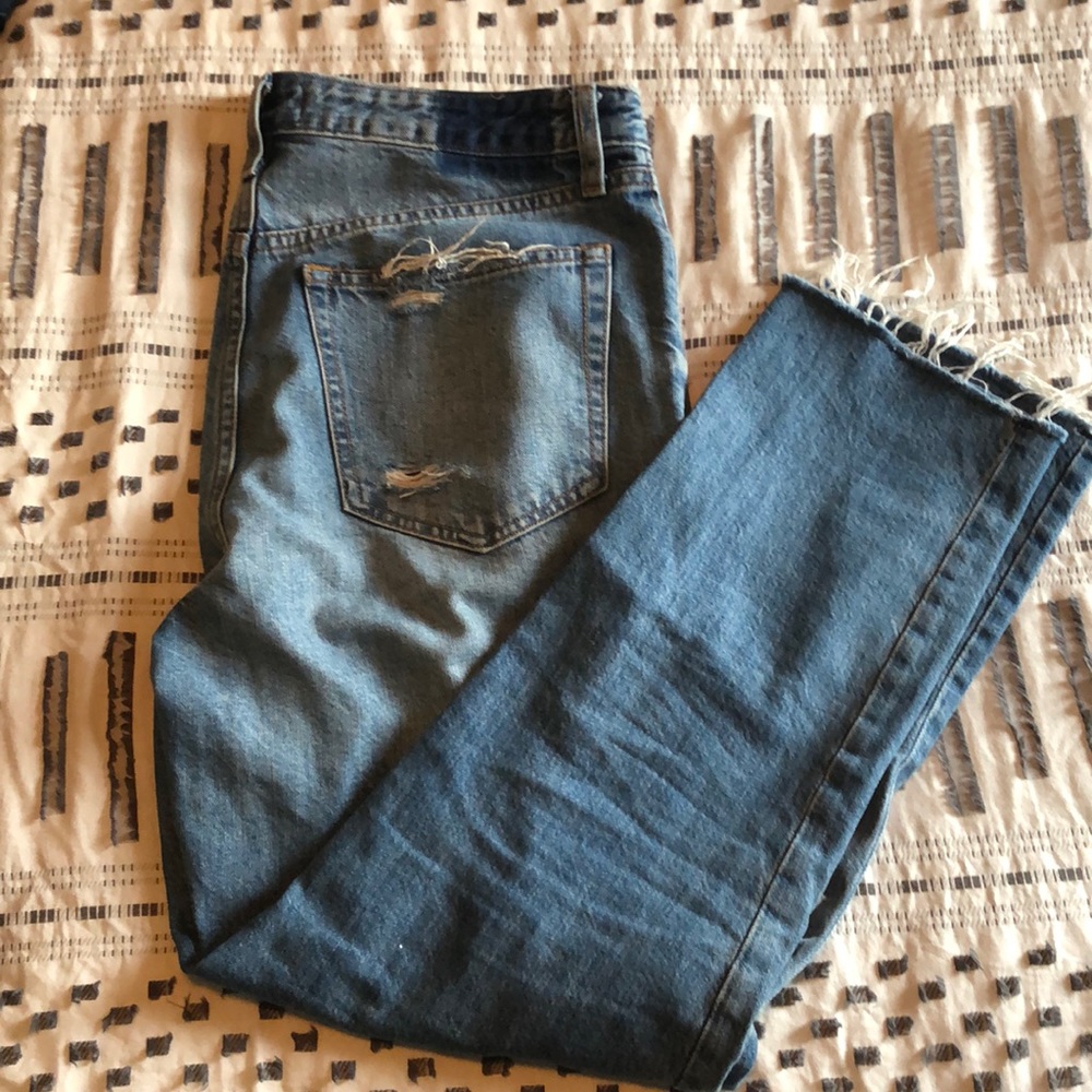 Abercrombie and Fitch sz 28 high rise girlfriend jeans